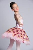 bellissimo ragazza balletto ballerino. foto