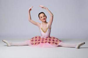 bellissimo ragazza balletto ballerino. foto