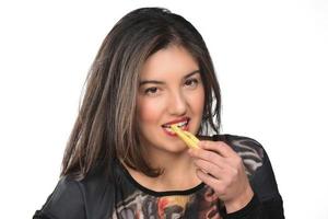 ritratto di un' bellissimo divertente giovane ragazza mangiare Hamburger foto