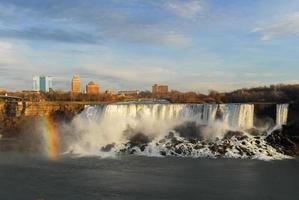 Niagara cascate visto a partire dal il canadese lato. foto