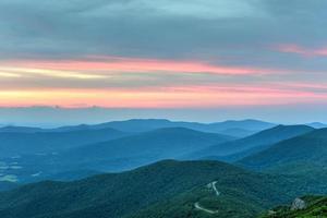 tramonto lungo il shenandoah valle e blu cresta montagne a partire dal shenandoah nazionale parco, Virginia foto