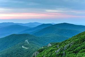 tramonto lungo il shenandoah valle e blu cresta montagne a partire dal shenandoah nazionale parco, Virginia foto