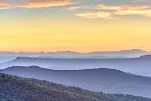 tramonto lungo il shenandoah valle e blu cresta montagne a partire dal shenandoah nazionale parco, Virginia foto