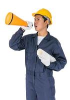 giovane lavoratore urlando per annunciare attraverso un' megafono foto