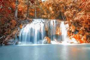 cascata in autunno bello foto