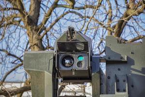 un' macchina pistola con telecamera e sensori su il tetto di il veicolo. vicino su foto