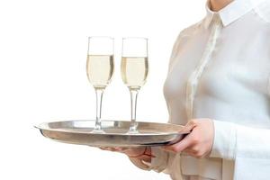 avvicinamento ritratto di un' vassoio con Due bicchieri di Champagne foto