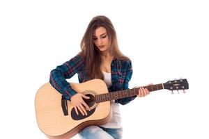 carino ragazza con chitarra nel mani foto