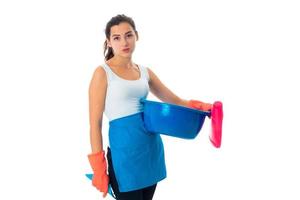 giovane domestica donna con detergenti foto