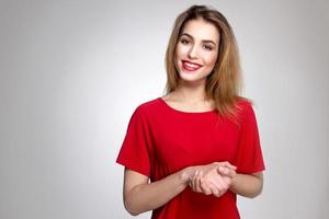 ragazza con rosso labbra sorridente foto