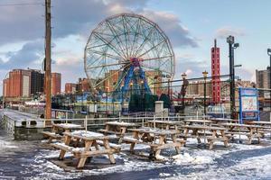 nuovo York città - dicembre 10, 2017 - Meraviglia ruota nel luna parco. suo un divertimento parco nel coney isola ha aperto su Maggio 29, 2010 a il ex luogo di astrolandia, di nome dopo originale parco a partire dal 1903. foto