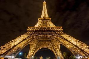 il eiffel Torre, un' battuto ferro reticolo Torre su il campione de Marte nel Parigi, Francia, 2022 foto