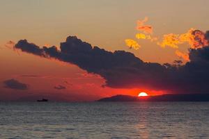 tramonto nel mediterraneo mare foto