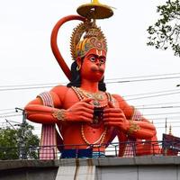grande statua di signore hanuman vicino il delhi la metropolitana ponte situato vicino carlo bagh, delhi, India, signore hanuman grande statua toccante cielo foto