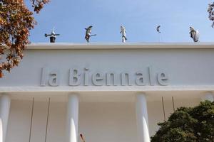 Venezia, Italia - settembre 6, 2022. il facciata di il biennale centrale padiglione collocato nel giardini nel Venezia. Italia foto