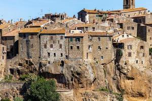 pitigliano - il pittoresco medievale cittadina fondato nel etrusco tempo su il tufo collina nel Toscana, Italia. foto