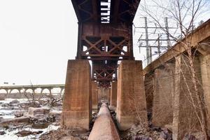 il tubatura passerella al di sopra di il giacomo fiume nel richmond, Virginia. foto