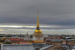 il ammiragliato edificio nel santo pietroburgo. il edificio è il ex Sede centrale di il ammiragliato tavola e il imperiale russo Marina Militare nel st. pietroburgo, Russia. foto