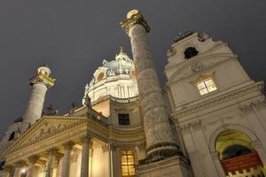 Karlskirche, vienna a notte foto