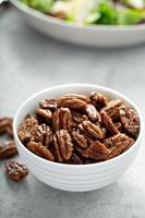 Caramellizzato o canditi Noci Pecan foto