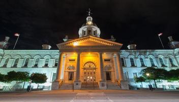 Kingston città sala, Ontario a notte foto