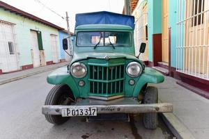 Trinità, Cuba - gennaio 12, 2017 - classico auto nel il vecchio parte di il strade di Trinità, Cuba. foto