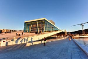 Oslo, Norvegia - febbraio 27, 2016 - il Oslo musica lirica Casa, casa di il norvegese nazionale musica lirica e balletto e il nazionale musica lirica Teatro. esso è situato nel il bjorvika Quartiere di centrale Oslo. foto