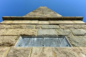 il groton monumento, anche chiamato il forte griswold monumento, è un' granito monumento nel grotta, Connecticut dedito per il difensori chi abbattere durante il battaglia di groton altezza su settembre 6, 1781. foto