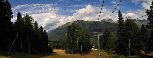 Krasnaya polyana sochi sciare ricorrere, estate foto