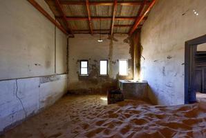 fantasma cittadina kolmanskop, namibia foto