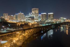 richmond, Virginia orizzonte prospiciente il giacomo fiume. foto