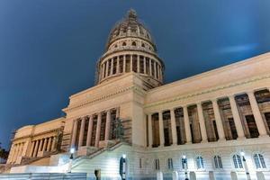 nazionale capitale edificio a crepuscolo nel l'Avana, Cuba. foto