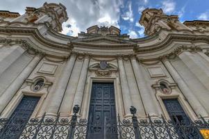 il Chiesa di sant'agnese nel agone è uno di il maggior parte visitato chiese nel Roma dovuto per suo centrale posizione nel il famoso piazza navona nel Roma, Italia. foto