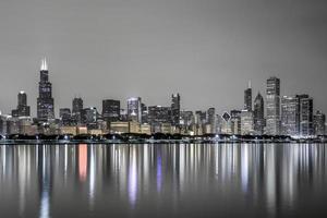 skyline di Chicago di notte foto