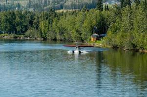 idrovolante atterraggio su il acqua nel alaska foto