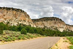 roccia formazioni lungo il johnson canyon strada nel Utah, Stati Uniti d'America. foto