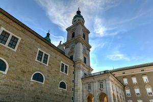 il famoso salisburgo Cattedrale a domplatz nel salisburgo, Austria. foto