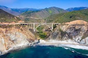 bixby ponte su il Pacifico costa autostrada vicino grande su, California, Stati Uniti d'America. foto