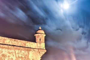 castillo san felipe del morro anche conosciuto come forte san felipe del morro o morro castello a crepuscolo. esso è un' 16 ° secolo cittadella collocato nel san Giovanni, puerto stecca. foto