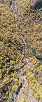 panoramico Visualizza di in ritardo autunno fogliame nel contrabbandieri tacca, Vermont. foto