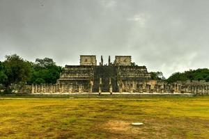 templo de los Guerrieri, tempio di il guerrieri, chichen itza nel Yucatan, Messico, un' unesco mondo eredità luogo. foto