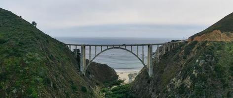 bixby ponte su il Pacifico costa autostrada vicino grande su, California, Stati Uniti d'America. foto