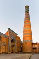 il architettura di il vecchio della città madrasa e Islam khoja minareto. foto