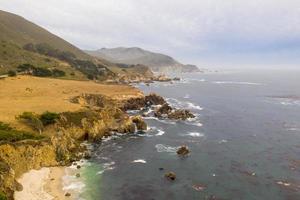 Visualizza di il roccioso Pacifico costa a partire dal garrapata stato parco, California. foto