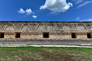 quadrilatero di il monache nel il yucatan nel uxmal, Messico. foto