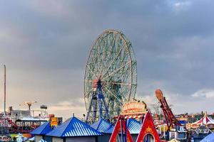 nuovo York città - dicembre 10, 2017 - Meraviglia ruota nel luna parco. suo un divertimento parco nel coney isola ha aperto su Maggio 29, 2010 a il ex luogo di astrolandia, di nome dopo originale parco a partire dal 1903. foto