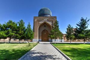 bibi khanym moschea nel samarcanda, Uzbekistan. nel il 15 secolo esso era uno di il maggiore e maggior parte magnifico moschee nel il islamico mondo. foto