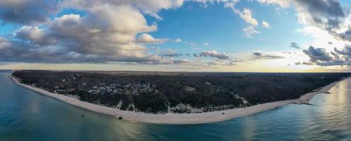 aereo Visualizza di reeves spiaggia con il roanoke chiatte naufragio nel fiume lungo isola, nuovo york. foto