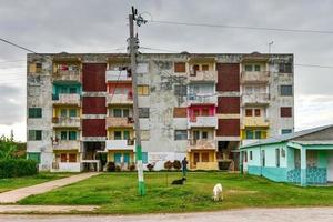 appartamento edificio nel il cittadina di esperanza, Cuba. foto
