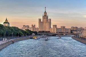 kotelnicheskaya argine costruzione, un appartamento edificio nel Mosca, Russia. esso è uno di Sette stalinista grattacieli, anche chiamato il Sette sorelle. foto